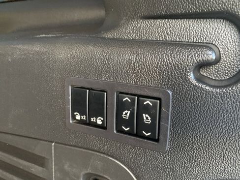 Used 2019 GMC Yukon XL SLT w/ Graphite Performance Edition image 37