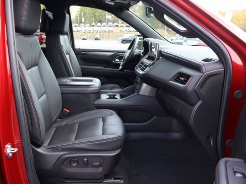 Used 2024 Chevrolet Suburban RST w/ Luxury Package image 18