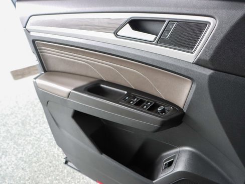 Used 2022 Volkswagen Atlas Cross Sport SE image 22