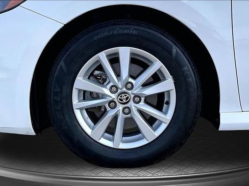 Used 2025 Toyota Camry LE FWD image 33