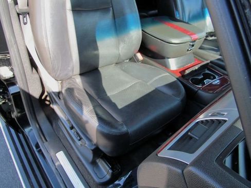 Used 2011 Cadillac Escalade EXT image 22