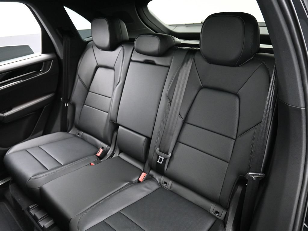 Certified 2026 Porsche Cayenne AWD/4WD image 24