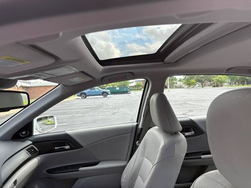 Used 2015 Honda Accord EX-L image 17
