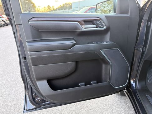 Used 2025 GMC Sierra 1500 SLT image 11