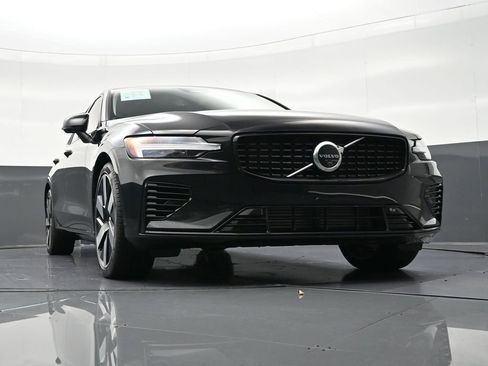 Certified 2024 Volvo S60 T8 Plus image 30