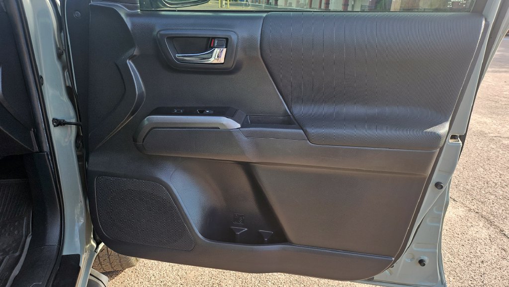 Used 2022 Toyota Tacoma TRD Sport w/ Black Out Package (TMS) RWD image 18