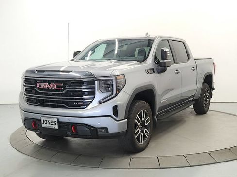 Used 2024 GMC Sierra 1500 AT4 w/ Technology Package AWD/4WD image 3