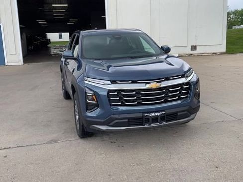 Used 2025 Chevrolet Equinox LT FWD image 3