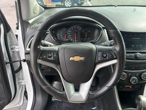 Used 2022 Chevrolet Trax LT w/ LT Convenience Package image 21