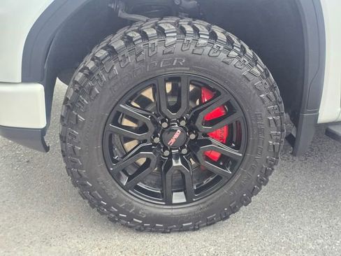 Used 2026 GMC Sierra 1500 AT4 w/ AT4 Premium Package AWD/4WD image 10