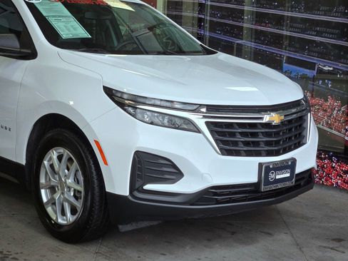 Used 2022 Chevrolet Equinox LS image 2