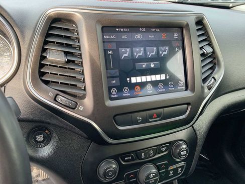 Used 2019 Jeep Cherokee Trailhawk w/ Cold Weather Group image 13