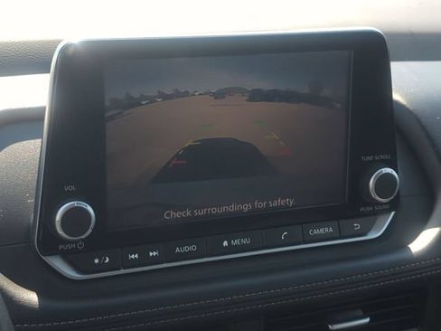 Used 2024 Nissan Rogue SV AWD/4WD image 18