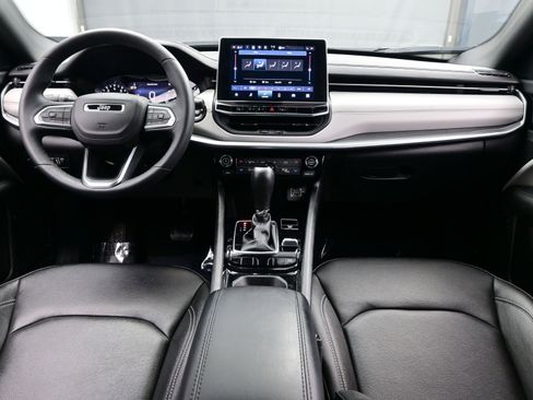 Used 2025 Jeep Compass Limited image 17