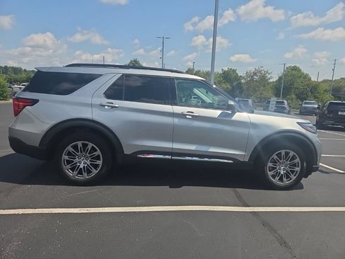 Used 2025 Ford Explorer Active w/ Active Comfort Package AWD/4WD image 6
