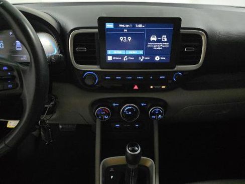 Used 2023 Hyundai Venue SEL FWD image 8