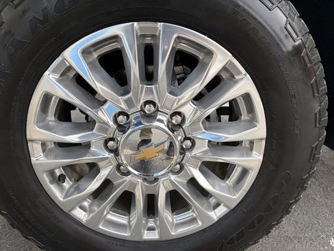 Used 2022 Chevrolet Silverado 2500 High Country w/ Safety Package II image 8