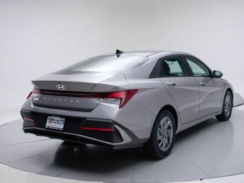 Used 2024 Hyundai Elantra SEL FWD image 6