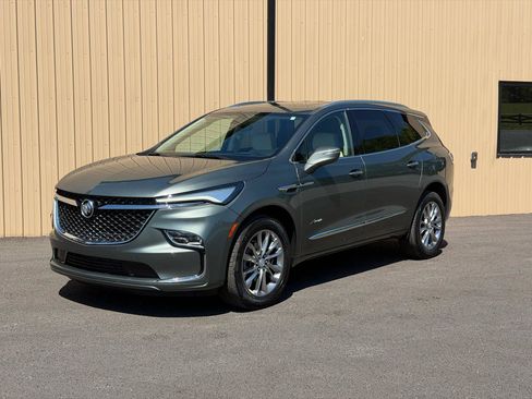 Used 2022 Buick Enclave Avenir w/ Avenir Technology Package FWD image 5