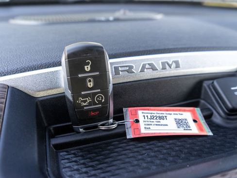 Used 2019 RAM 1500 Laramie AWD/4WD image 29