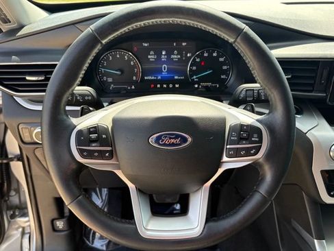 Used 2020 Ford Explorer XLT w/ Equipment Group 202A AWD/4WD image 14
