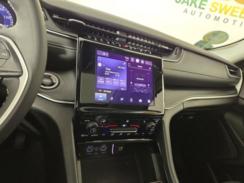 Used 2023 Jeep Grand Cherokee Laredo w/ Luxury Tech Group I image 22