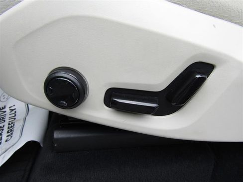 Used 2018 Volvo XC90 T5 Momentum w/ Convenience Package image 14