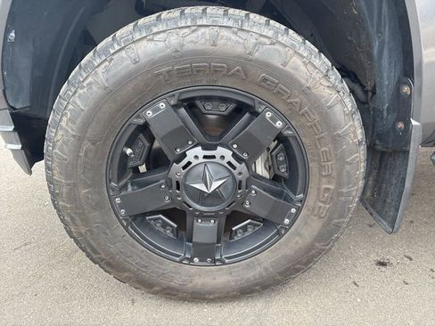 Used 2017 Toyota Tacoma SR5 image 11