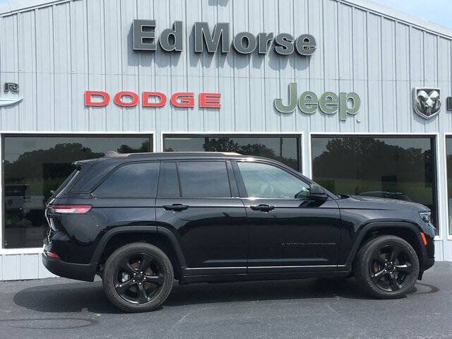 Used 2023 Jeep Grand Cherokee Altitude AWD/4WD image 2