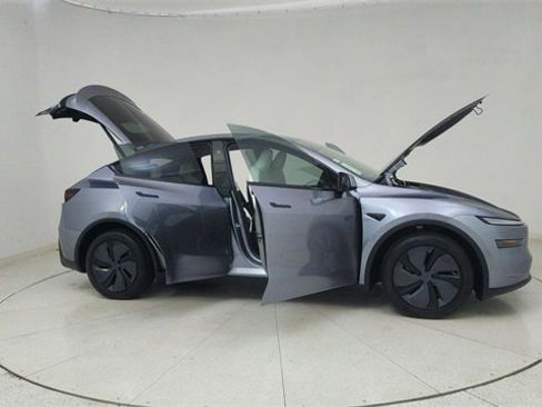 Used 2026 Tesla Model Y 2WD image 68