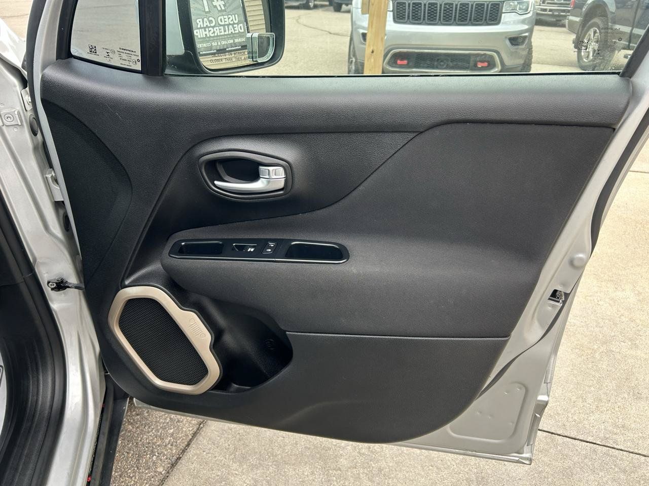 Used 2017 Jeep Renegade Latitude w/ Cold Weather Group AWD/4WD image 16