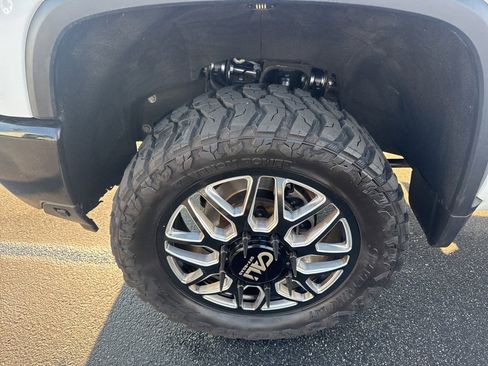 Used 2024 Chevrolet Silverado 3500 LT w/ Convenience Package image 8