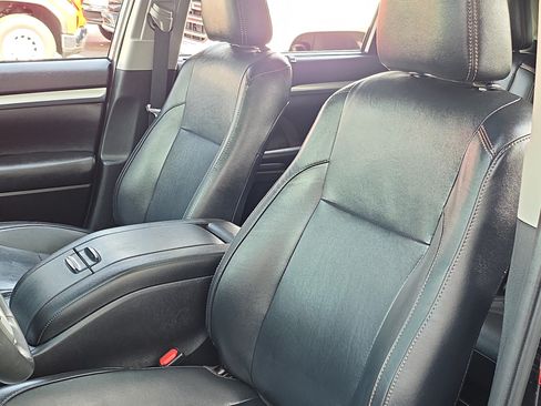 Used 2019 Toyota Highlander XLE AWD/4WD image 11