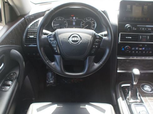 Used 2022 Nissan Armada Platinum RWD image 5