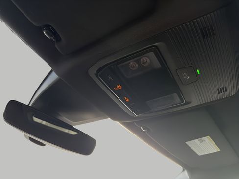 Used 2025 Volkswagen Atlas Cross Sport SE image 21