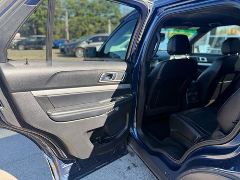 Used 2016 Ford Explorer XLT w/ Equipment Group 202A image 13