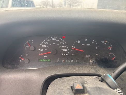 Used 2004 Ford F250 XLT image 5