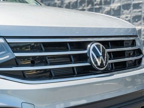 Used 2023 Volkswagen Tiguan SE FWD image 14