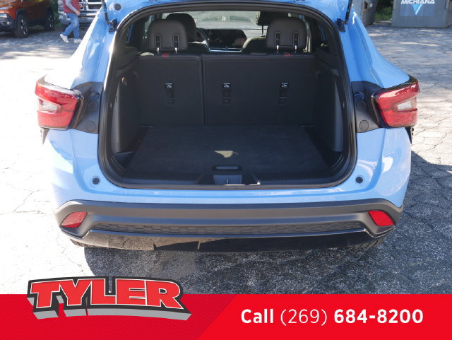 Used 2024 Chevrolet Trax RS w/ Sunroof Package FWD image 18