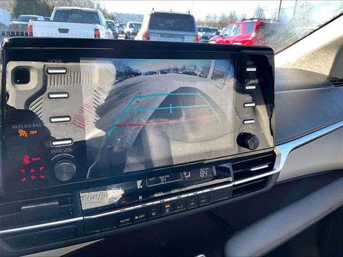 Used 2024 Toyota Sienna LE image 20