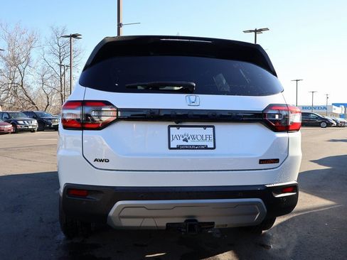 Certified 2024 Honda Pilot TrailSport image 6