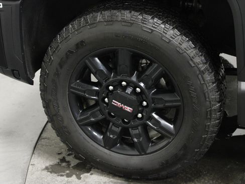 Used 2024 GMC Sierra 2500 AT4 image 10