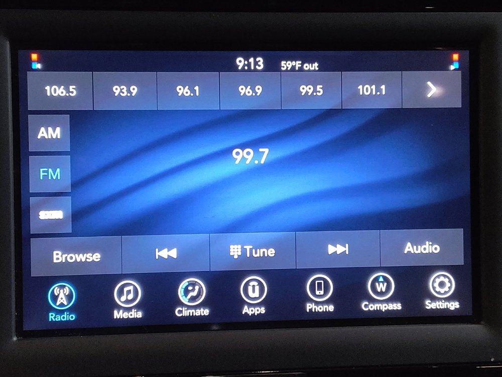 Used 2020 Chrysler Voyager Lxi FWD image 25