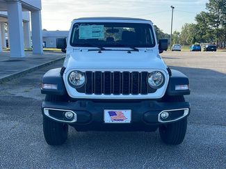 New 2025 Jeep Gladiator Sport video 2