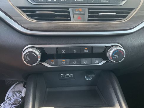 Used 2025 Nissan Altima 2.5 SV FWD image 23