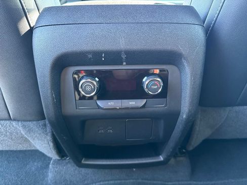 Used 2025 Chevrolet Traverse LT AWD/4WD image 25