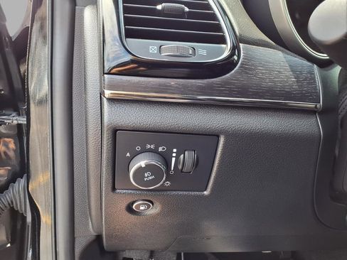 Used 2021 Jeep Grand Cherokee High Altitude AWD/4WD image 17