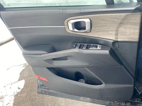 Certified 2023 Kia Sorento S w/ Panoramic Sunroof Package image 19