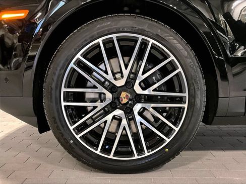 Used 2026 Porsche Cayenne E-Hybrid Coupe AWD/4WD image 13