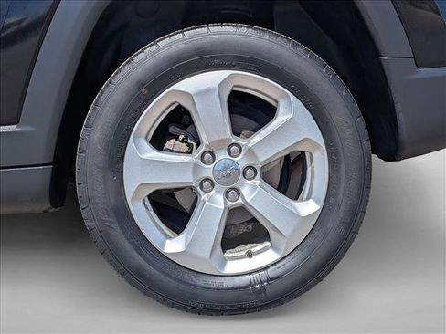 Used 2017 Jeep Compass Latitude image 23